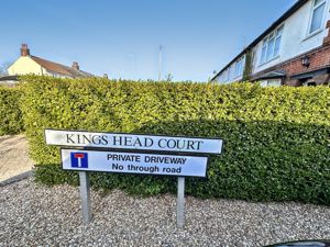 KINGS HEAD COURT- click for photo gallery